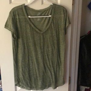 Green short sleeve tee